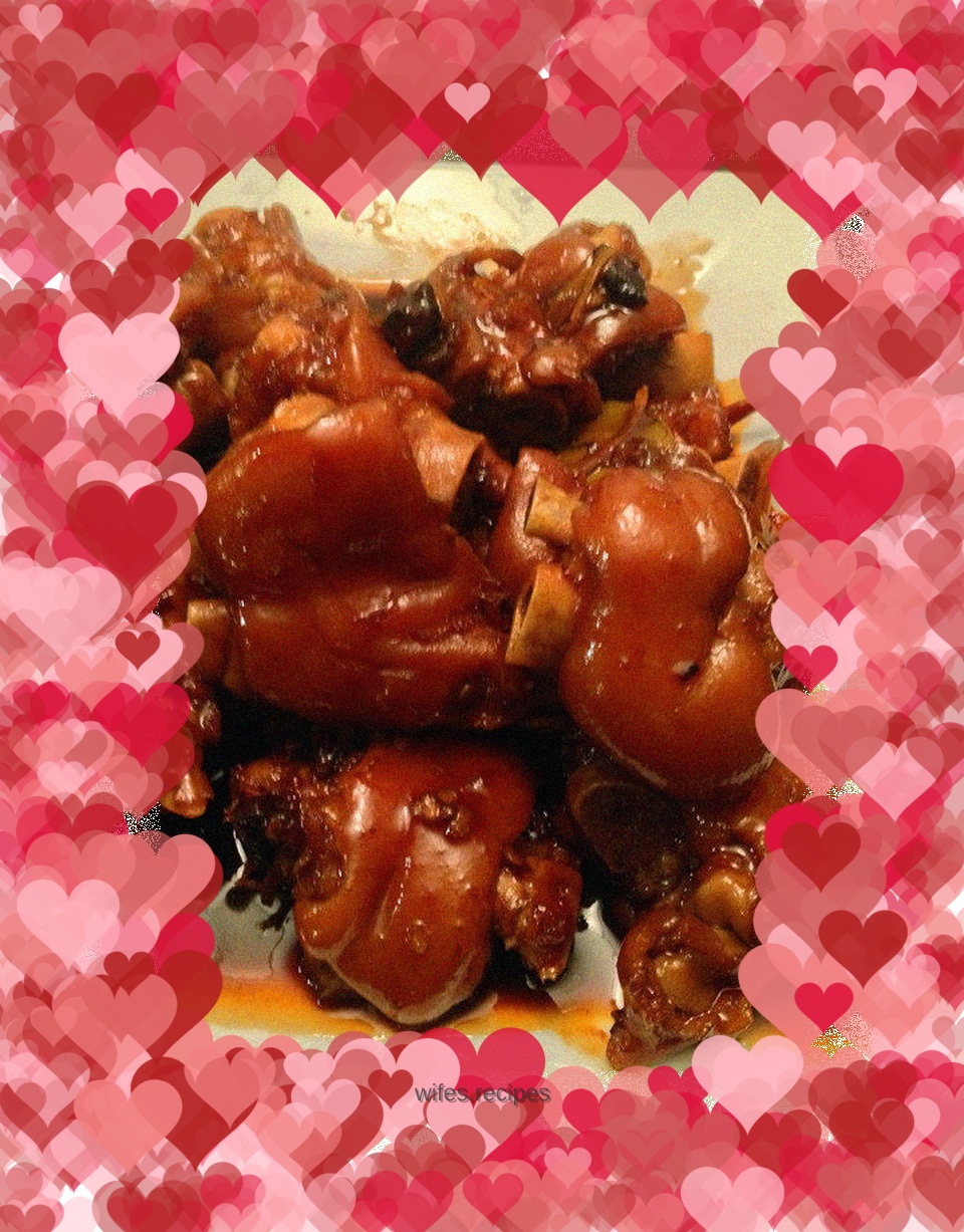 Sweet stewed pork trotters