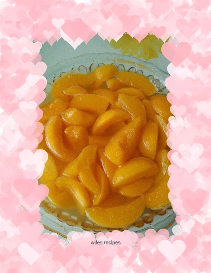 Yellow peach in sugar water