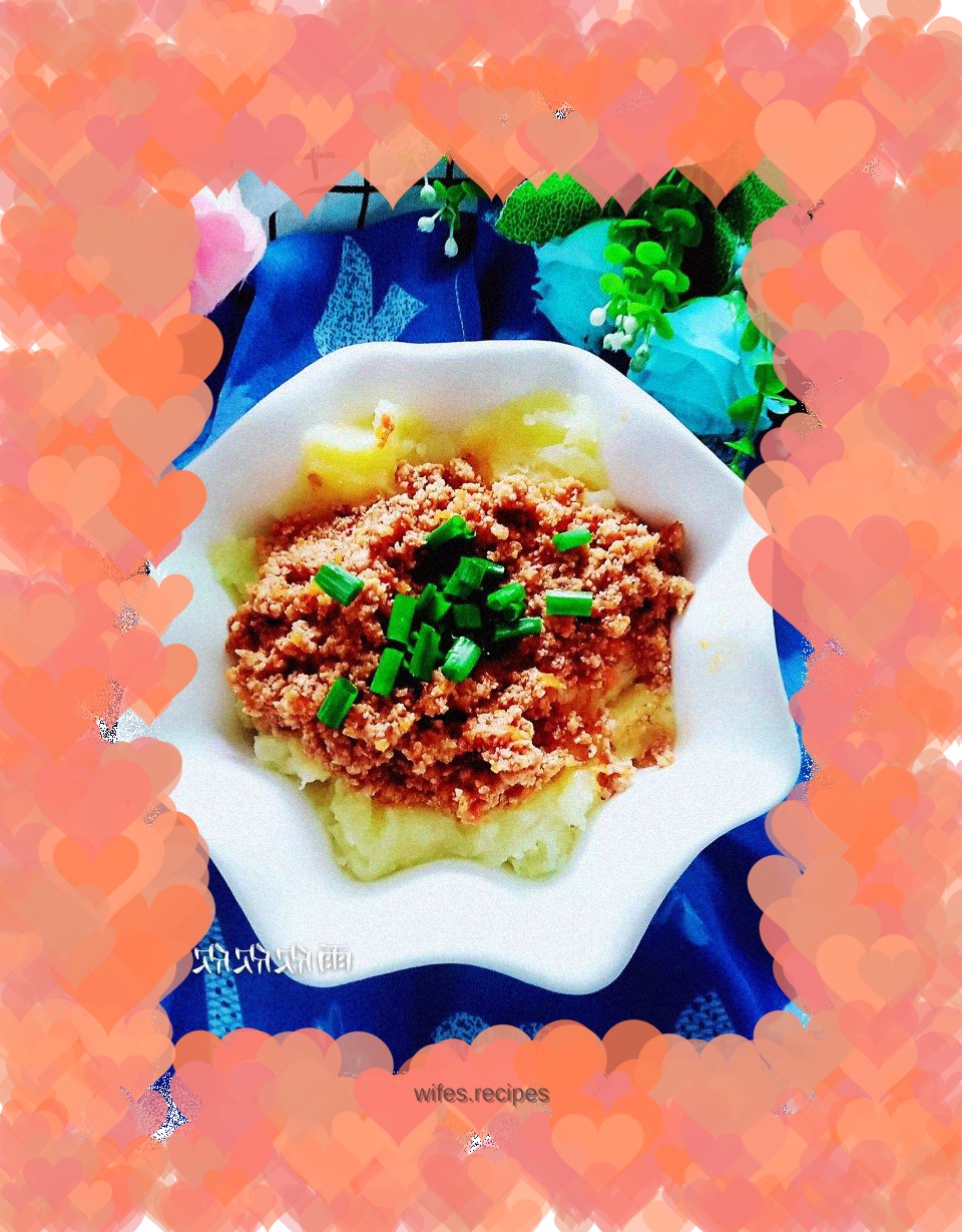 Mushrooms, minced meat and mashed potatoes