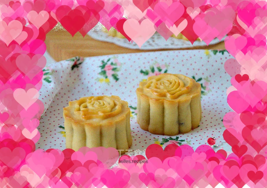 Cantonese-style mooncakes with white bean paste and cranberry
