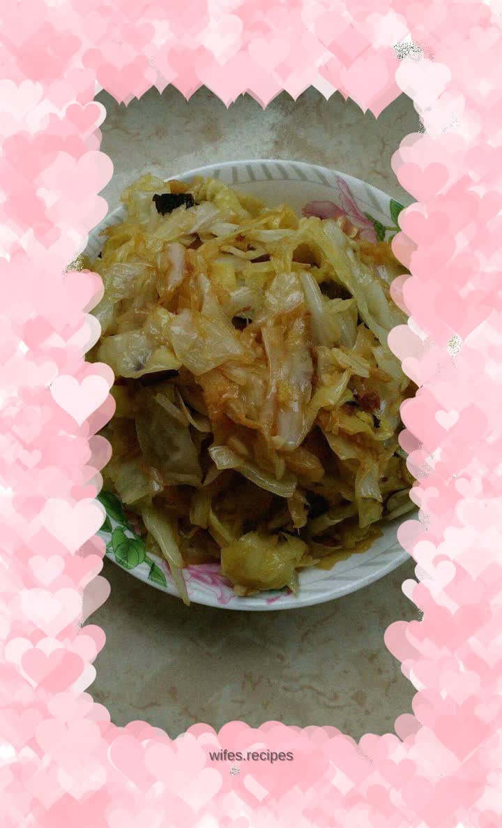 Stir-fried shredded cabbage with smoked bacon