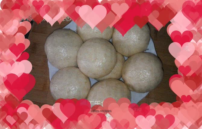 Milky oatmeal steamed buns