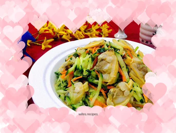 Cucumber salad with clams