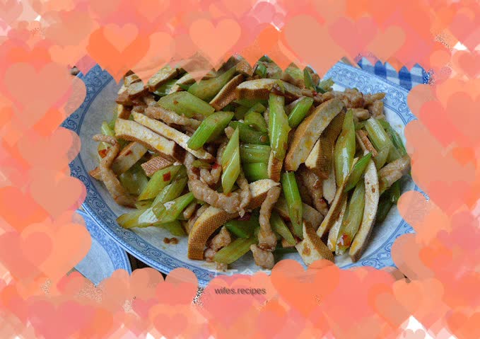 Spicy smoked dry fried celery