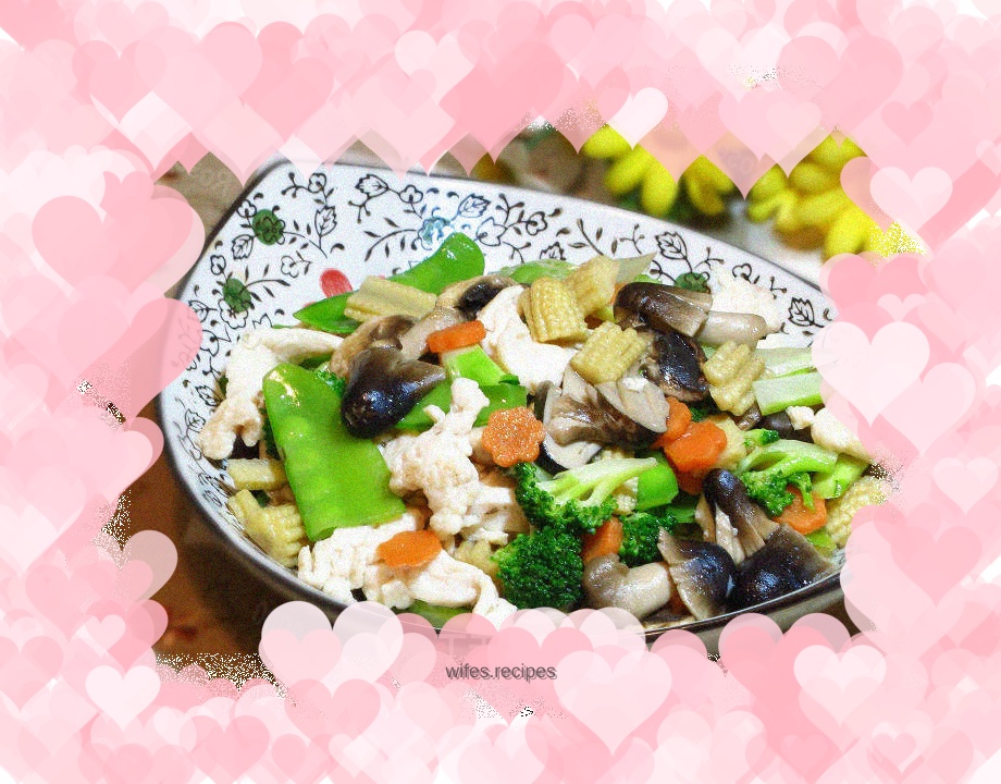 Stir-fried chicken slices with seasonal vegetables
