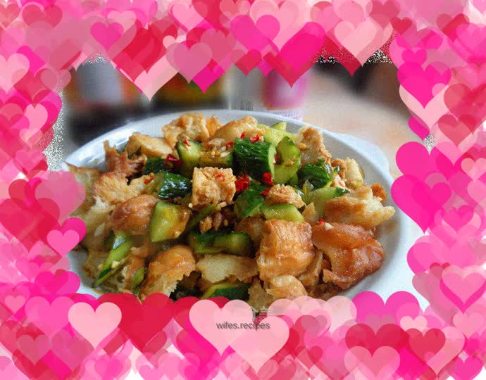 Fried dough sticks mixed with cucumber