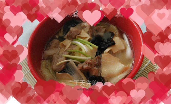 Pork ribs stewed with three delicacies