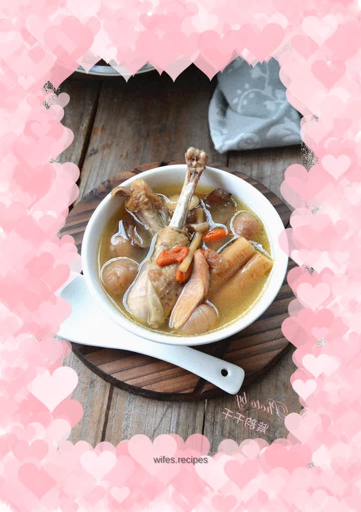 Stewed Chicken with Astragalus, Dangginseng and Red Dates