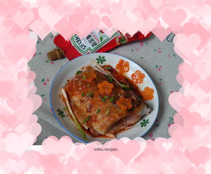 Crucian carp with tomato sauce