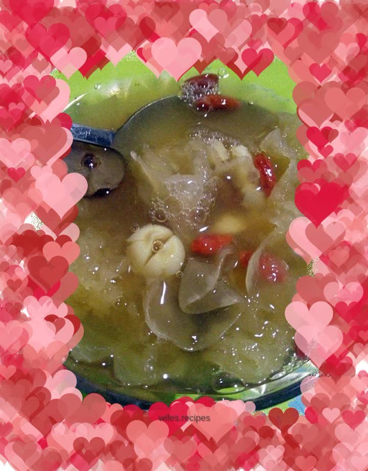 Peach Gum, Tremella and Lotus Seed Soup