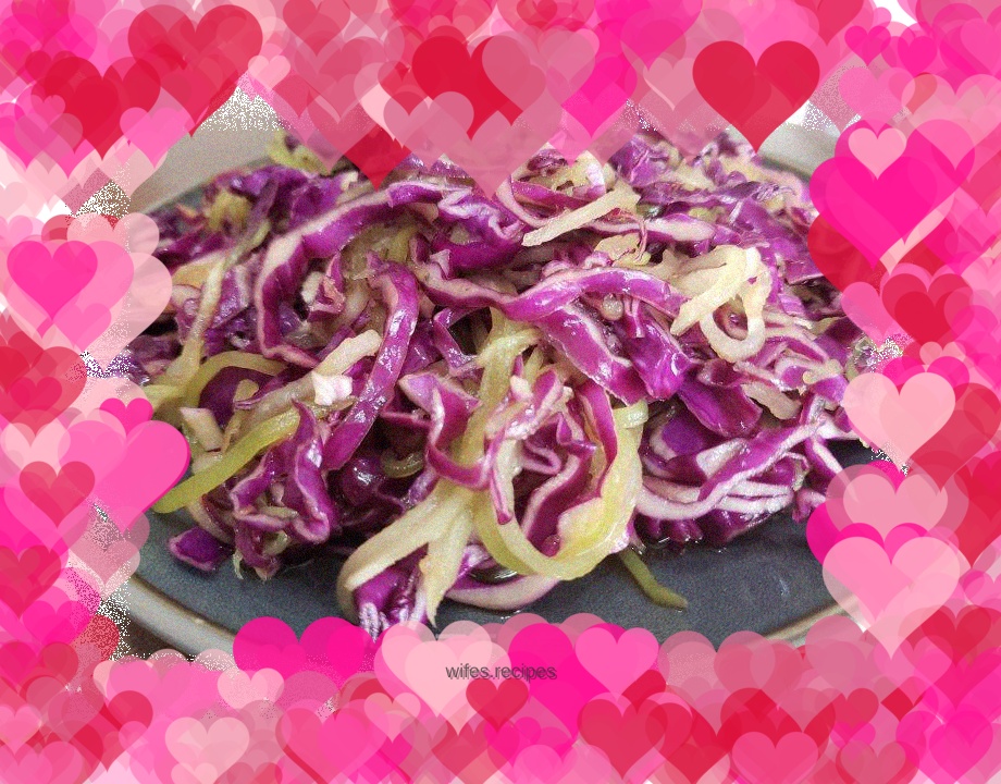 Purple cabbage mixed with shredded lettuce