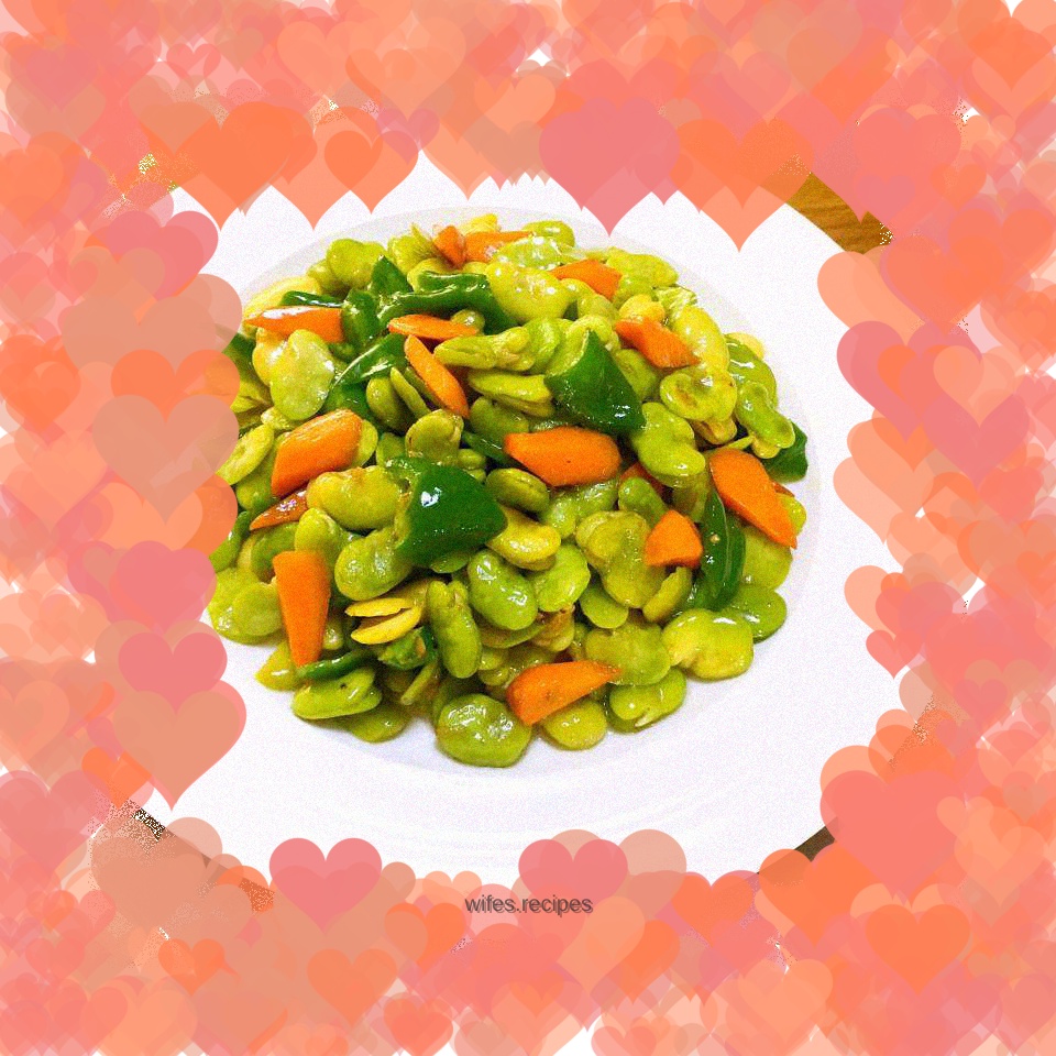Stir-fried broad beans with carrots and green peppers