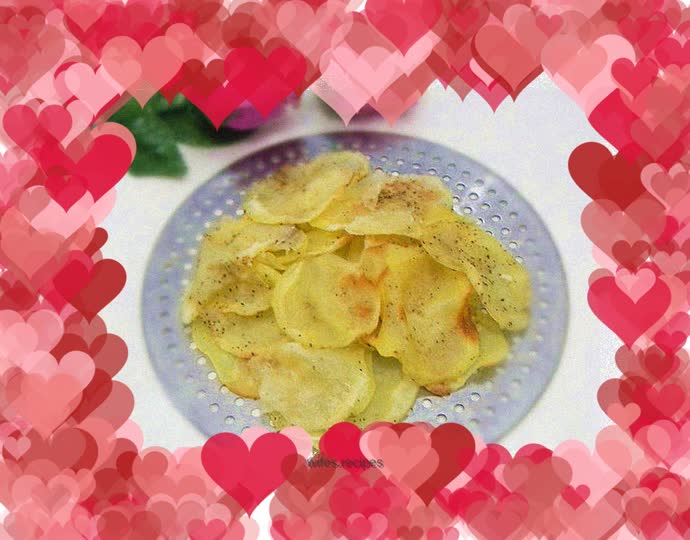 Black pepper potato chips