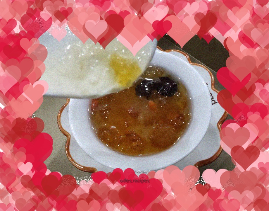 Tremella and Crispy Pear Stewed with Peach Gum