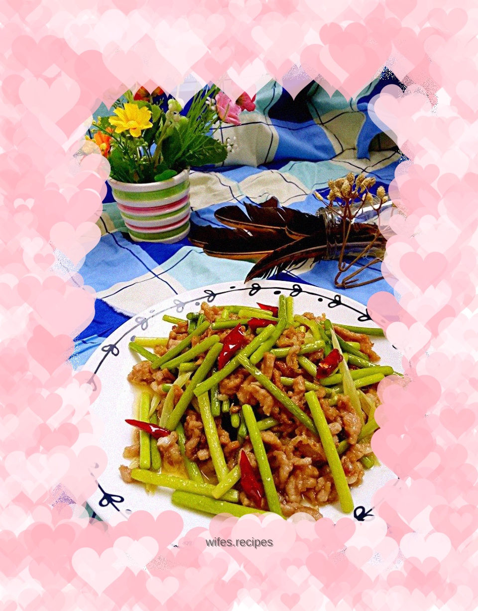 Stir-fried shredded pork with garlic sprouts