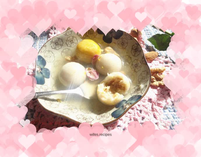 Dried fruit dumplings