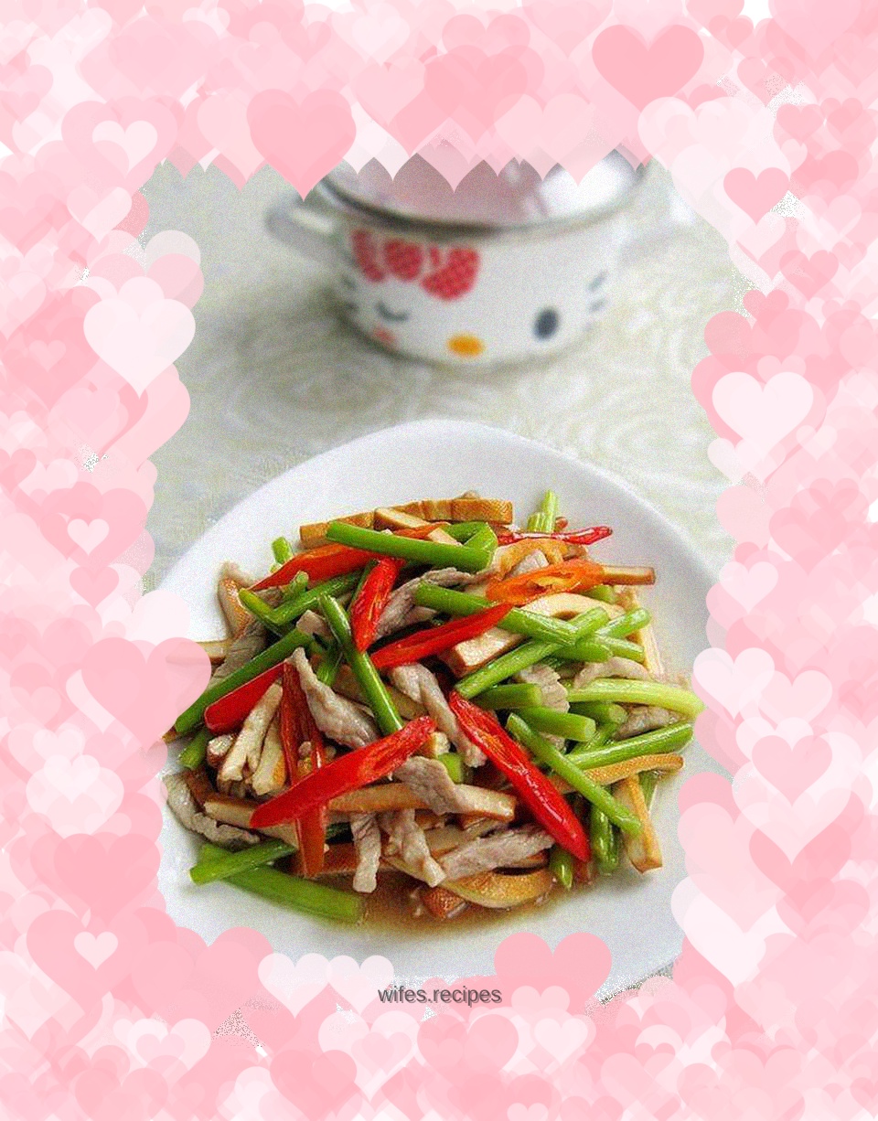 Stir-fried shredded pork with dried garlic sprouts