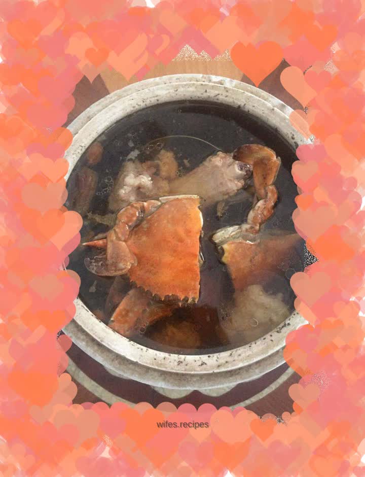 Spare ribs and crab soup stewed with matsutake mushrooms