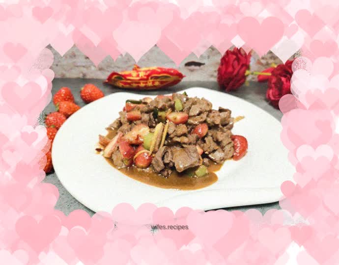 Stir-fried beef with strawberries