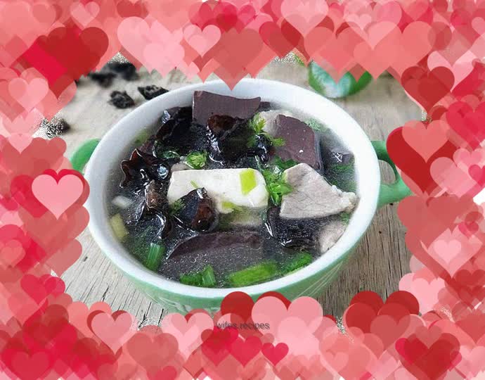 Fungus and pig blood soup