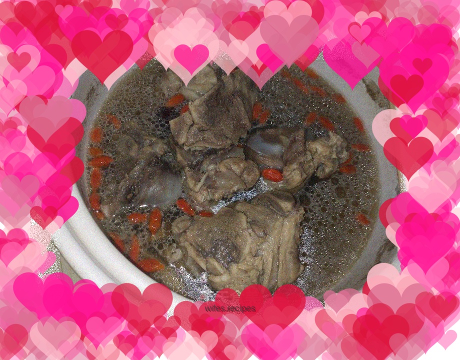 Tonggu lotus seed, astragalus and wolfberry soup