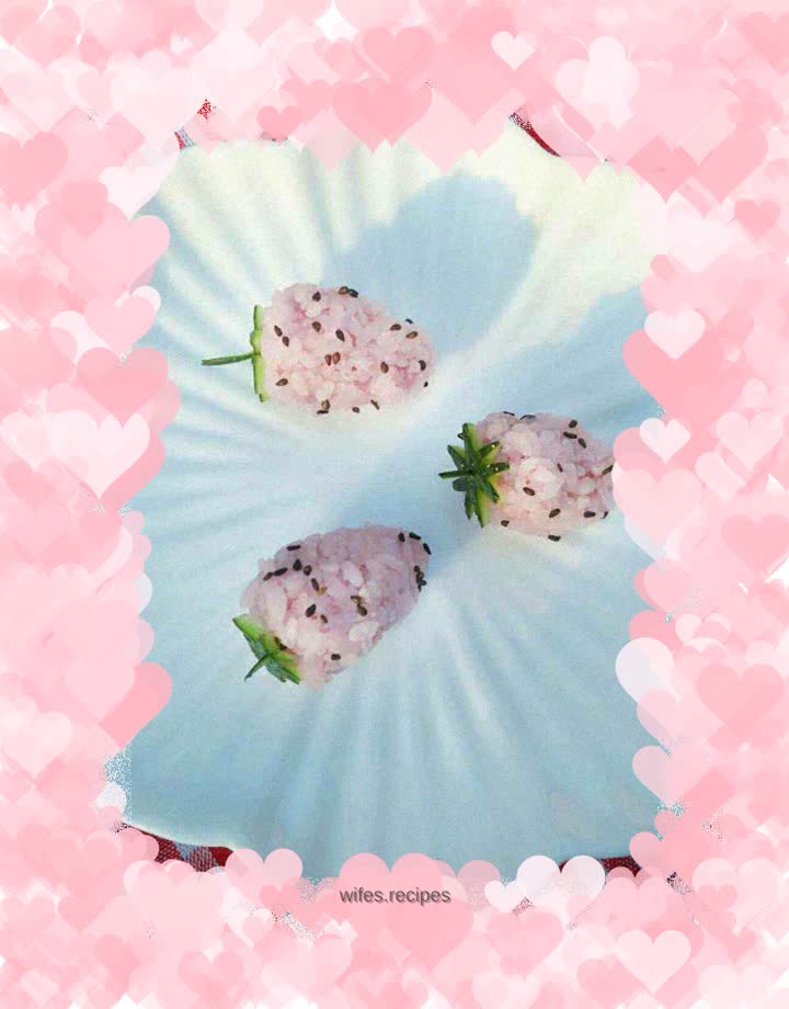 It’s so cute. I must make this cute strawberry rice ball for my baby