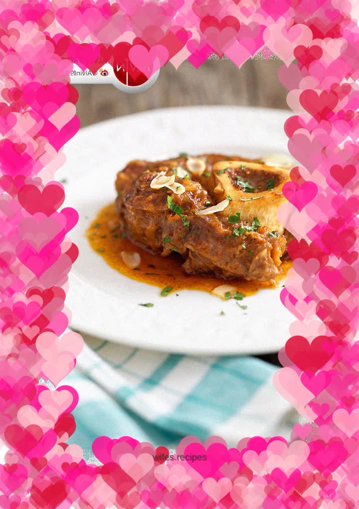 Braised veal knuckle in tomato sauce