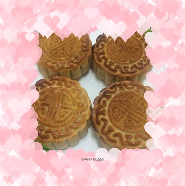 Lotus Paste and Egg Yolk Mooncake