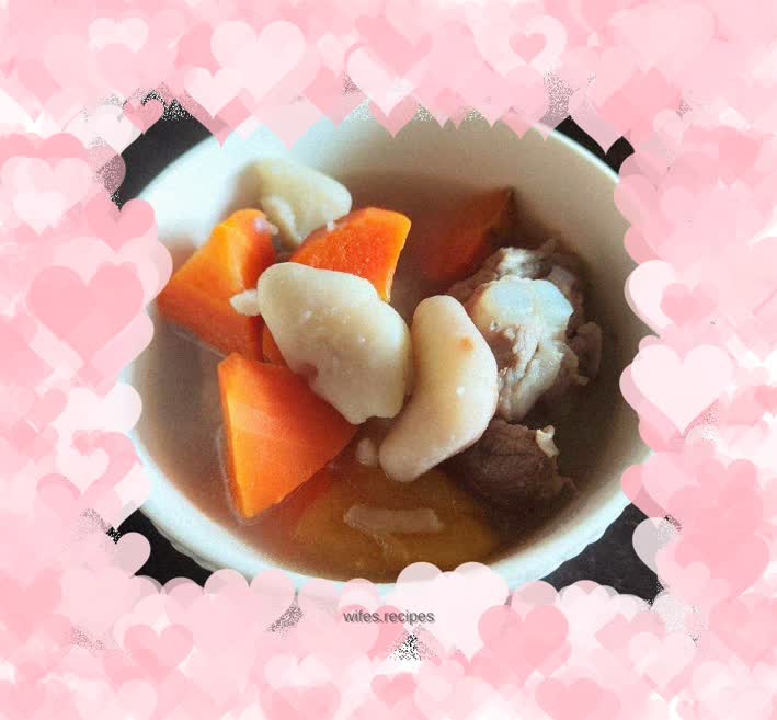 Water chestnut, carrot and pork ribs soup