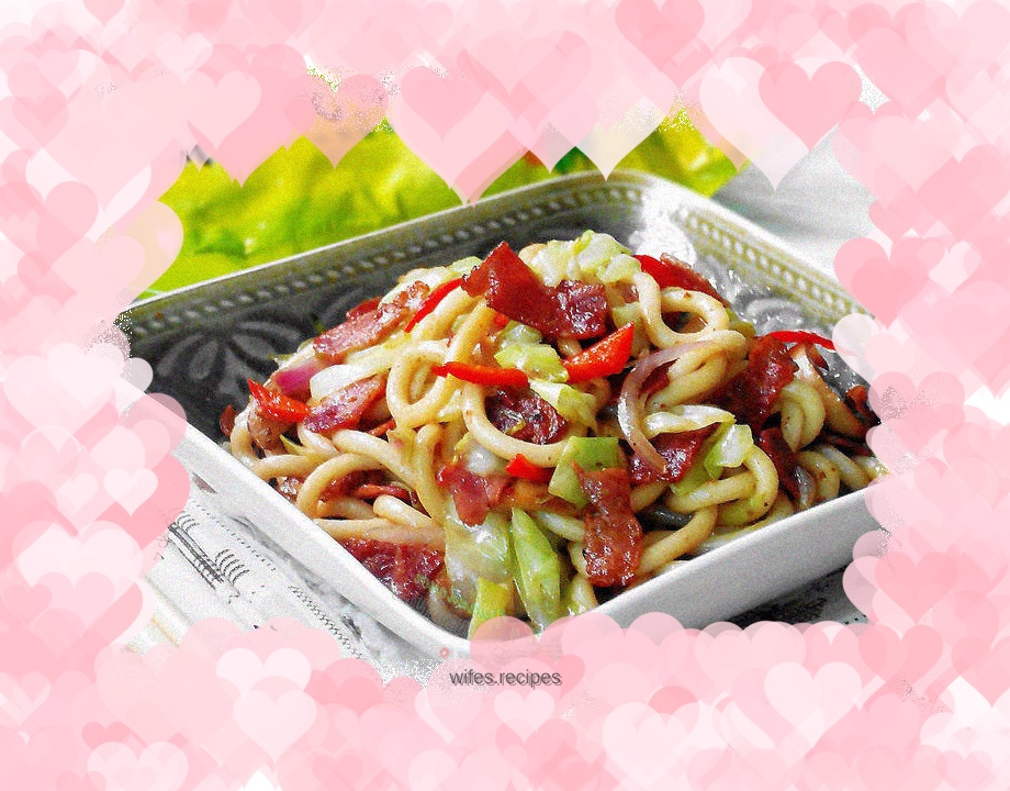 Stir-fried Udon Noodles with Bacon and Mixed Vegetables