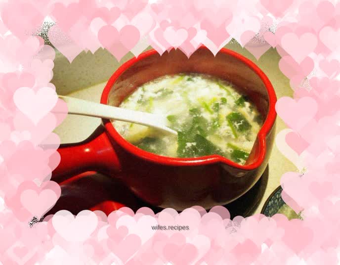 Fresh and chewy sea cucumber and spinach soup