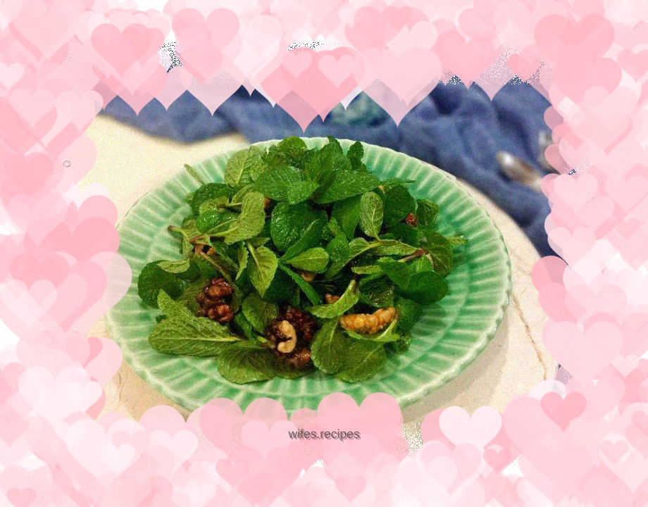 Ten coriander mixed with walnut kernels