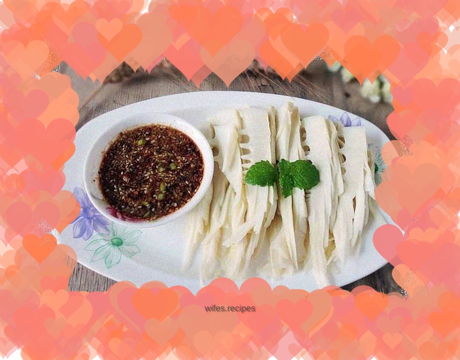 Sweet bamboo shoots dipped in water