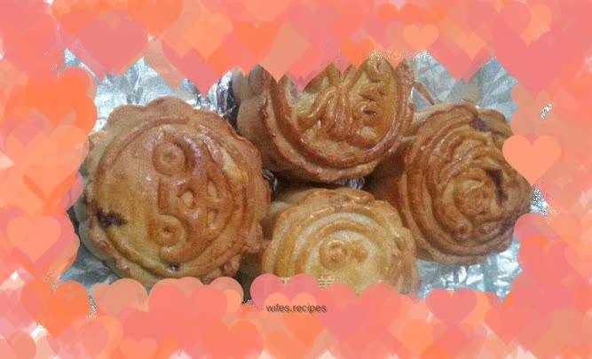 Cantonese style cartoon bean paste mooncake