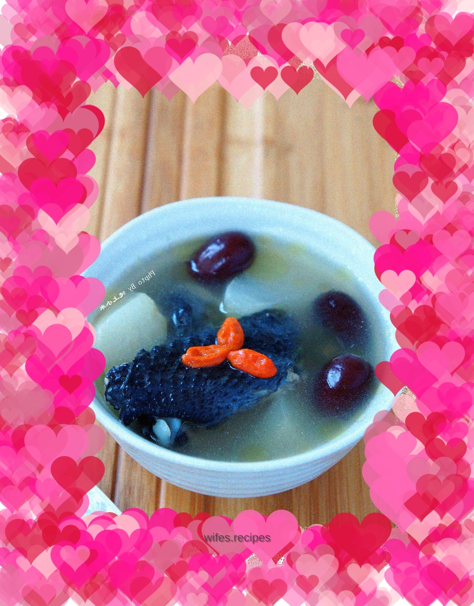 Bamboo shredded chicken, red dates and radish soup