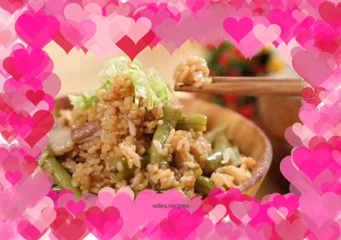 Braised beans and rice. The rice and meat are cooked in one pot. It’s so fragrant that you lick the bottom of the bowl!