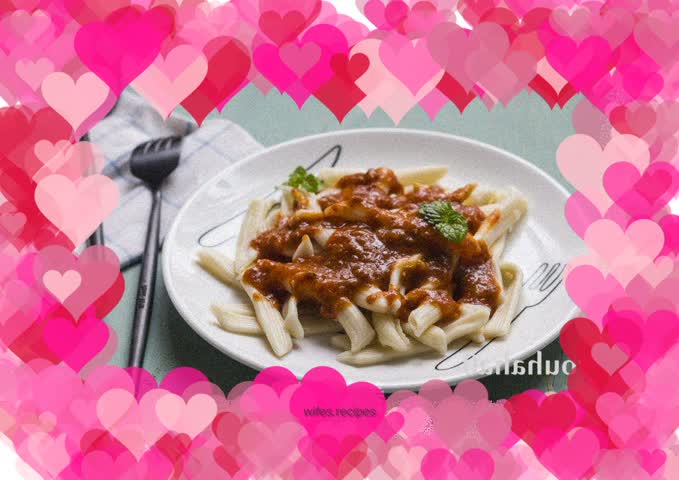 Hollow noodles with meat sauce