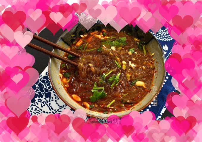 Popular street snack hot and sour noodles