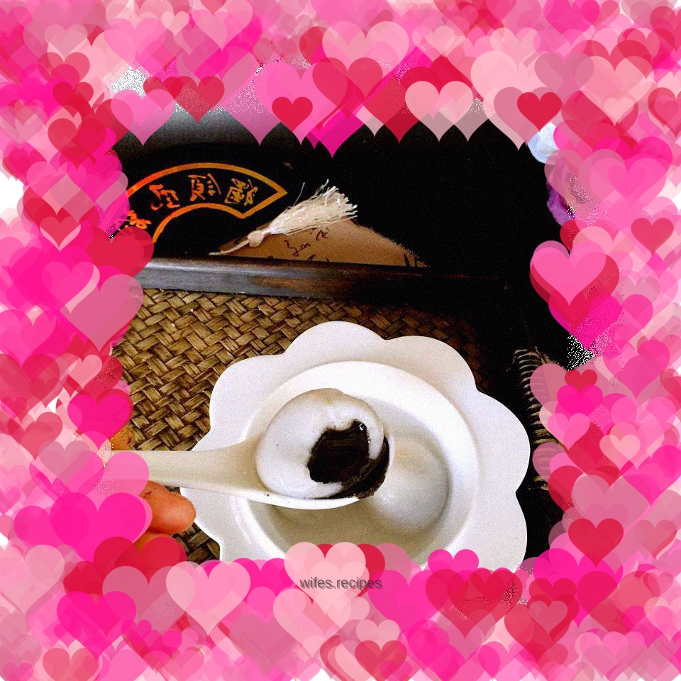 Black sesame glutinous rice balls