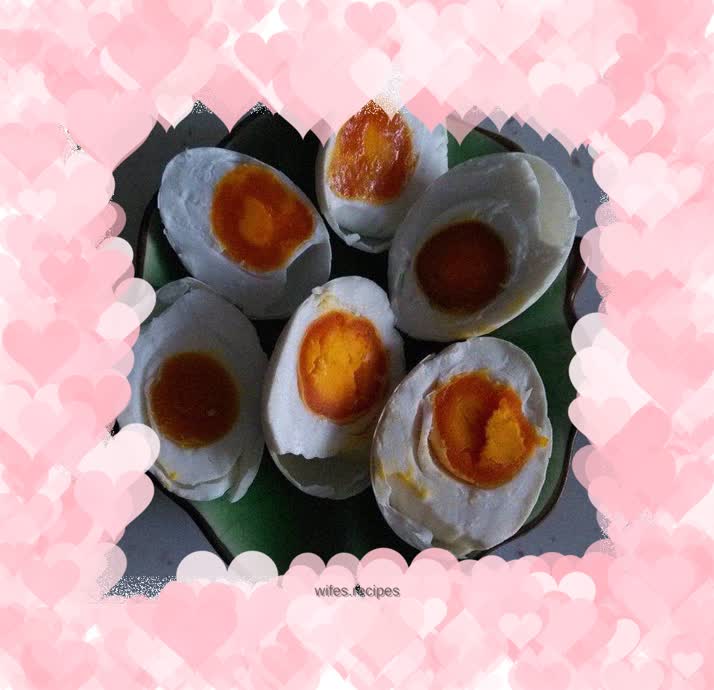 Simple version of homemade red salted eggs
