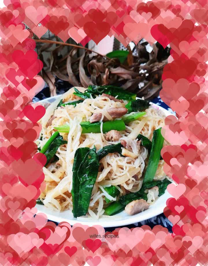 Fried rice noodles with sour radish and lean meat