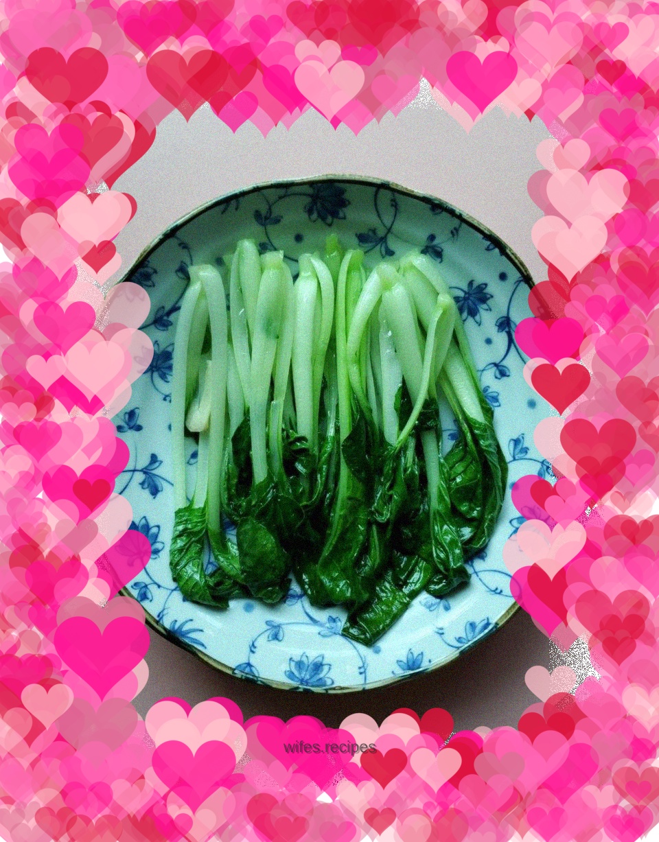 Blanch Chinese cabbage with salt, oil and water