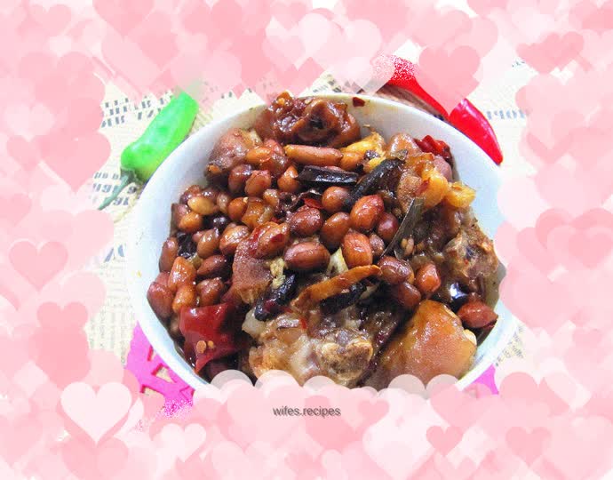 Spicy pork trotters with roasted peanuts