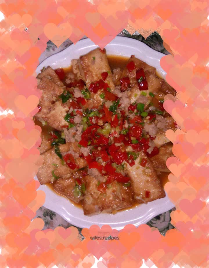 Minced pork and tofu with chopped pepper