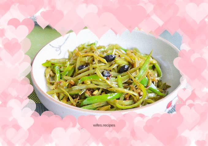 Shredded plums and beans with black soy sauce