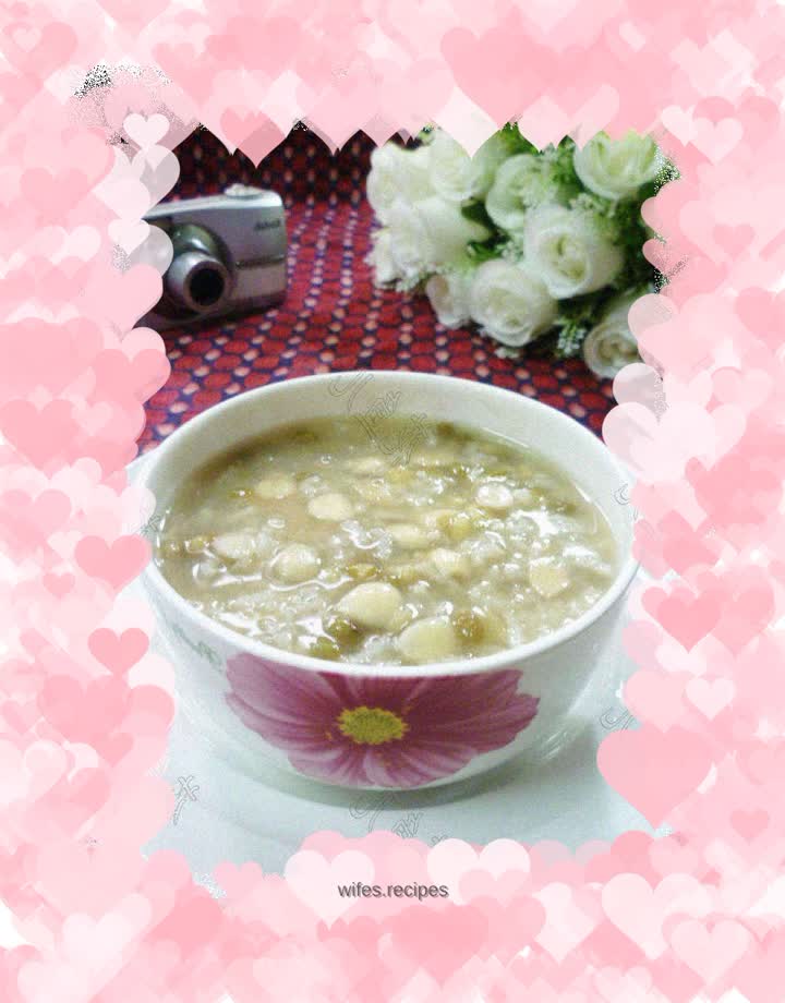 Almond slices, mung bean and rice porridge