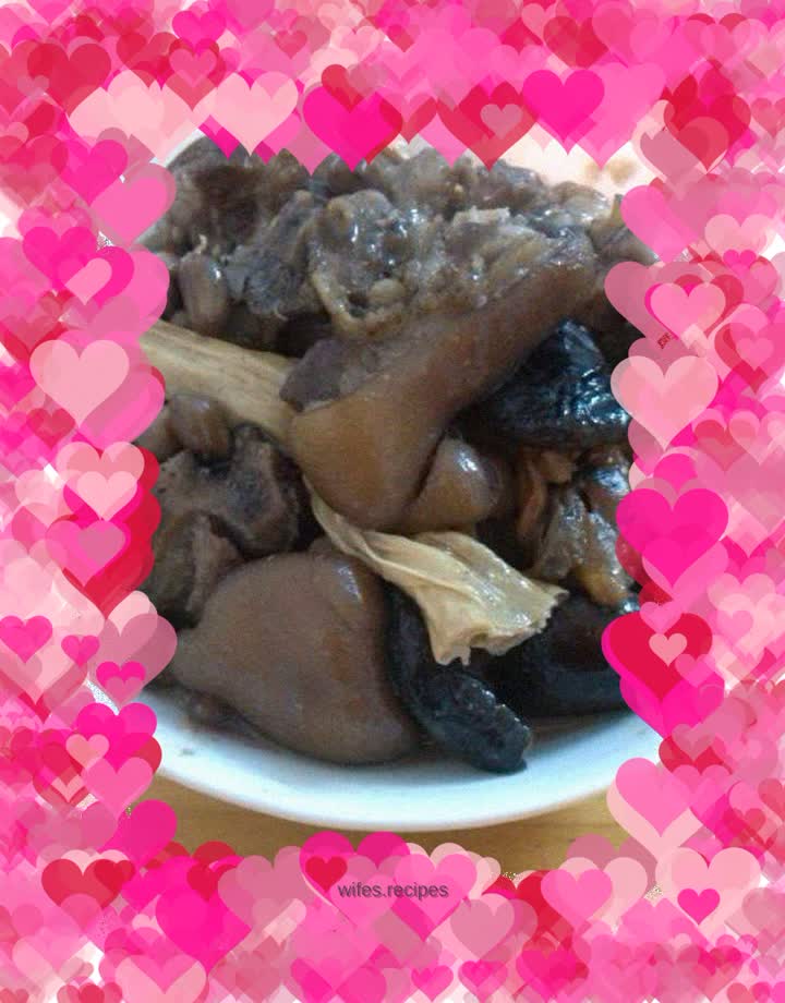 Braised pork trotters in oyster sauce