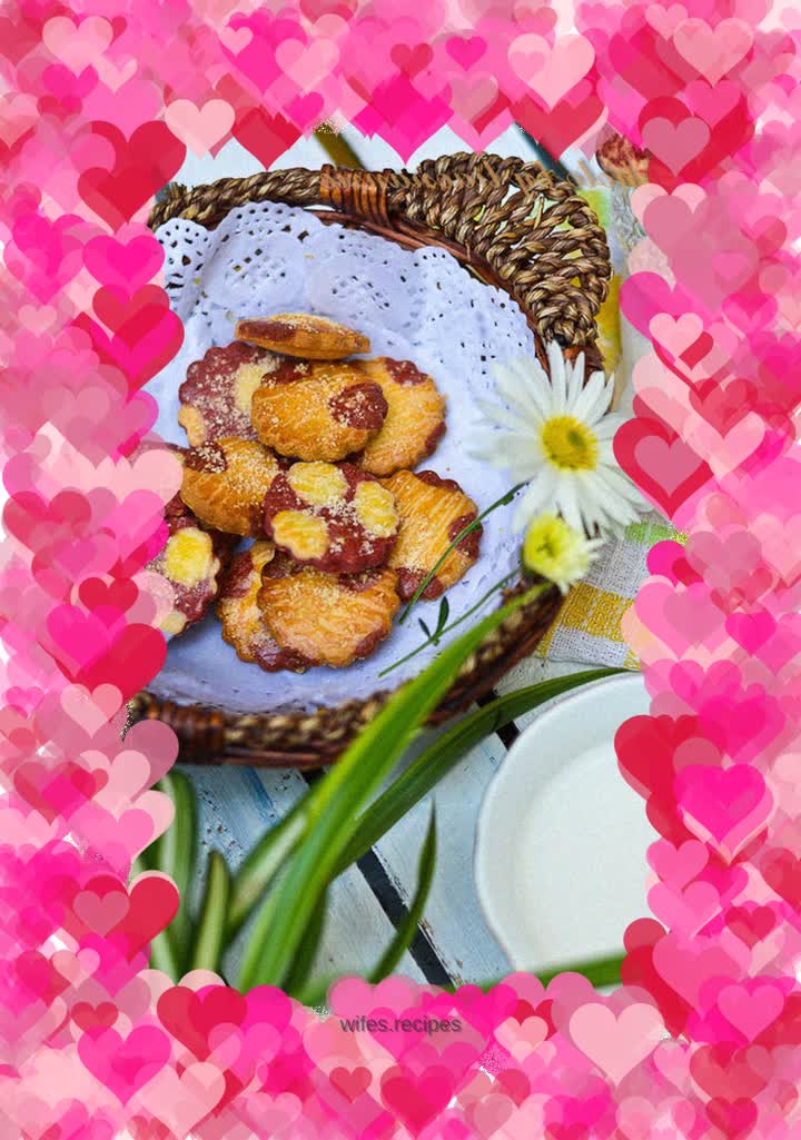 Savory cheese two-color biscuits