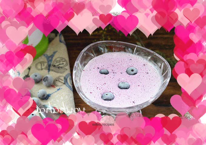 Blueberry yogurt smoothie