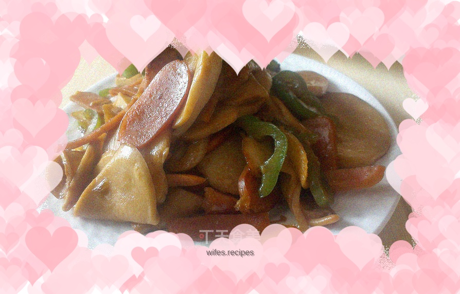 Stir-fried sausages with king oyster mushrooms - eating well even if you are alone